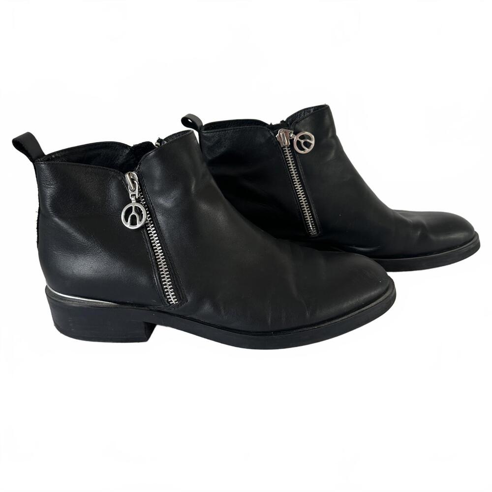 Wishbone Collection Black Leather Block Heel Ankle Boots - Size 8